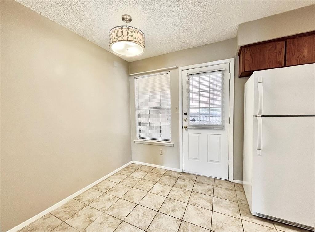 1247 Dallas Dr - Photo 5 of 14