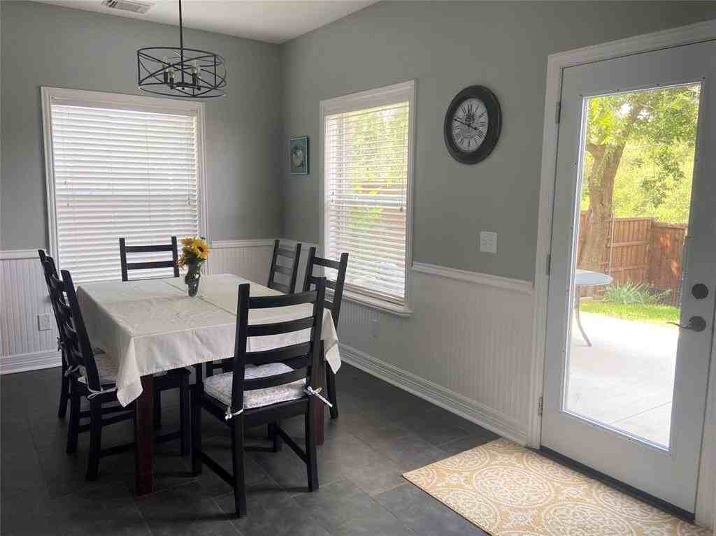 2125 Columbia Dr - Photo 5 of 23