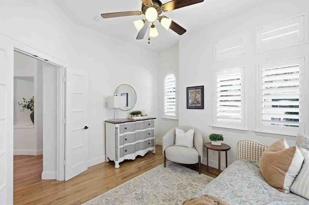 960 Woodstream Dr - Photo 2 of 24