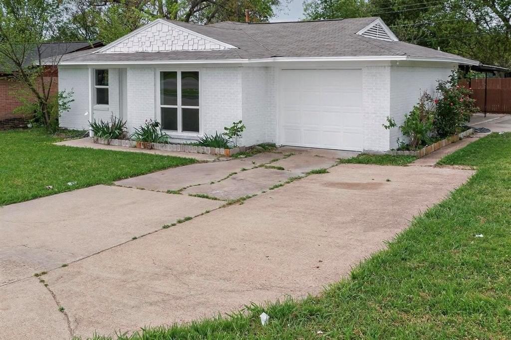 1001 Pioneer Rd - Photo 2 of 39
