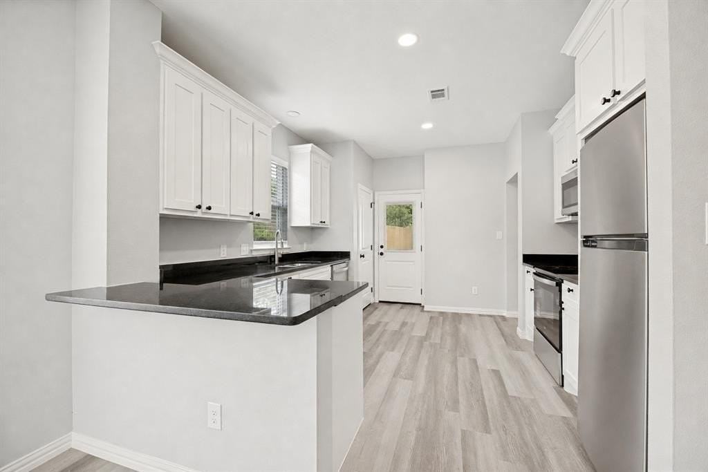 1014 E Pecan St - Photo 3 of 12
