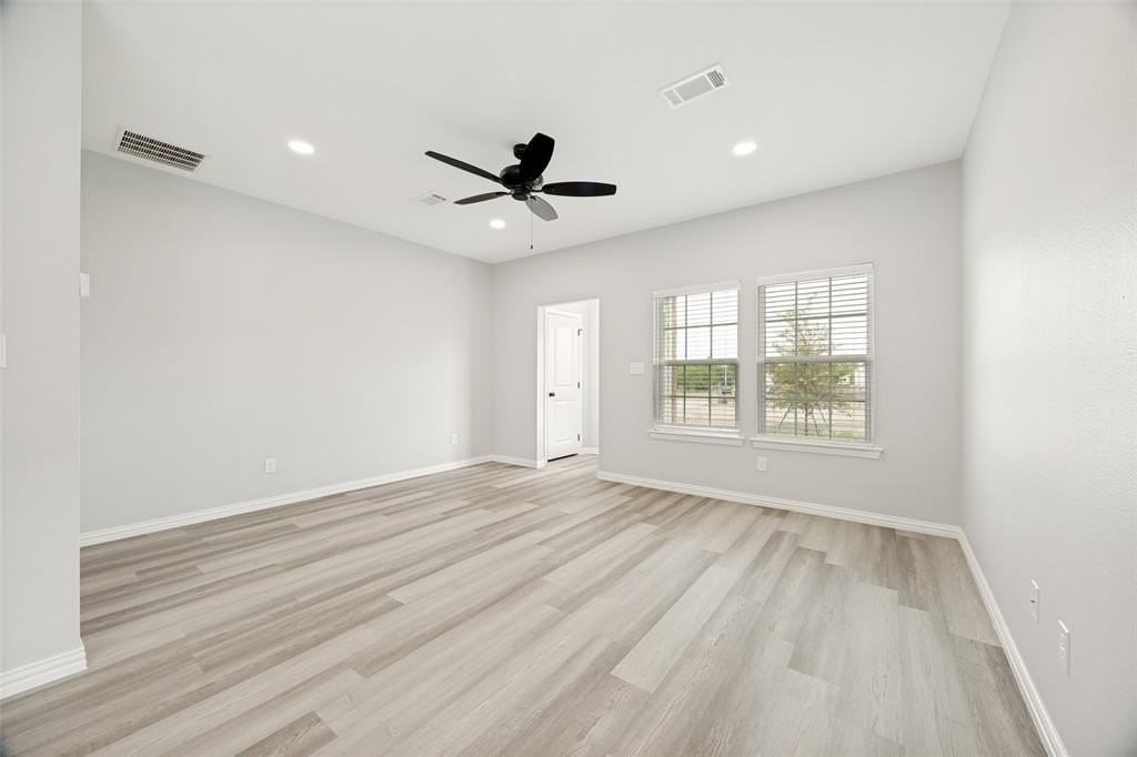 1014 E Pecan St - Photo 5 of 12