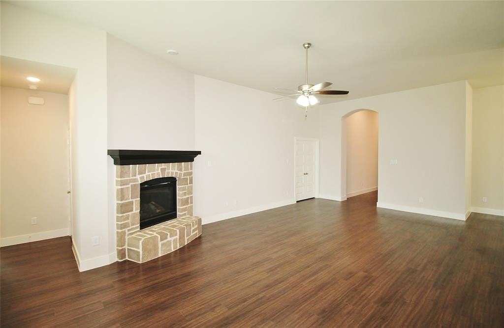 1665 Sheldon Dr - Photo 3 of 31