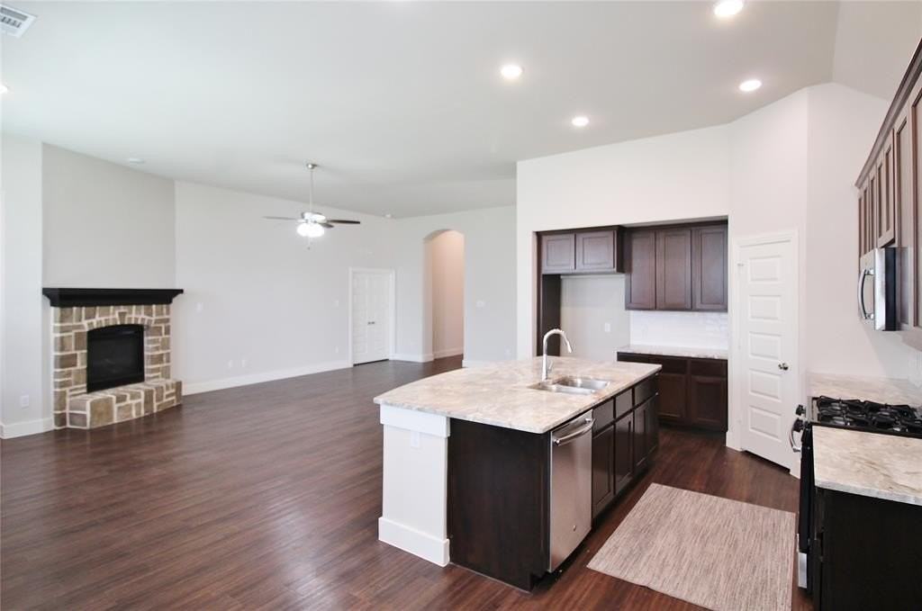 1665 Sheldon Dr - Photo 4 of 31