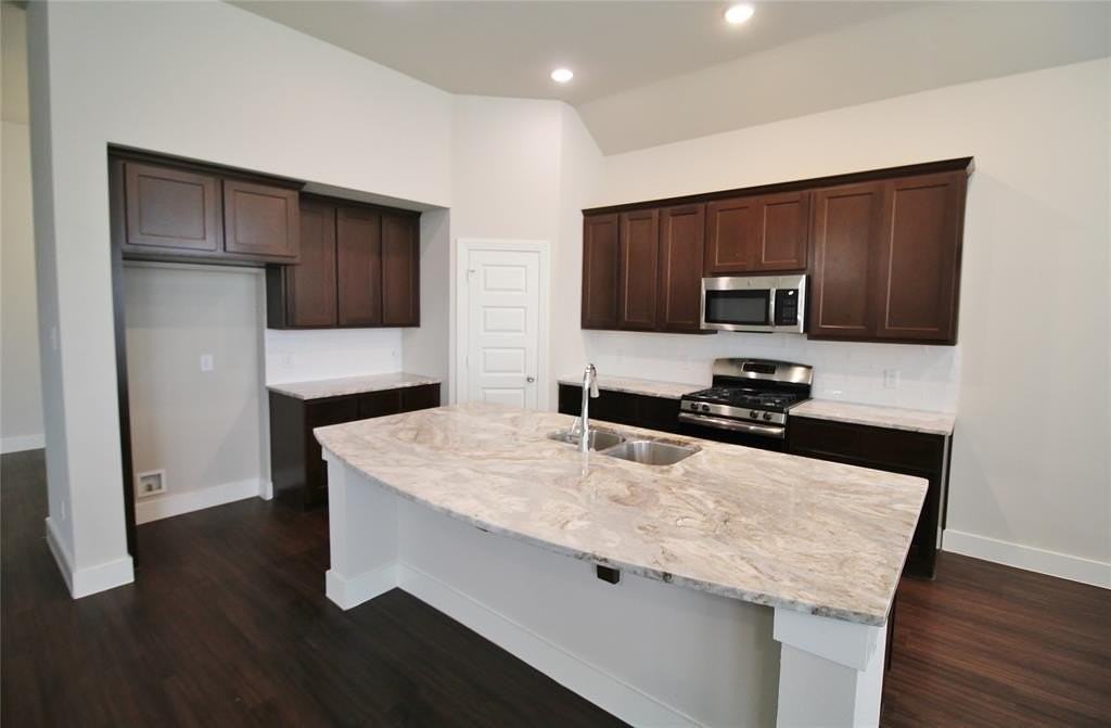 1665 Sheldon Dr - Photo 5 of 31