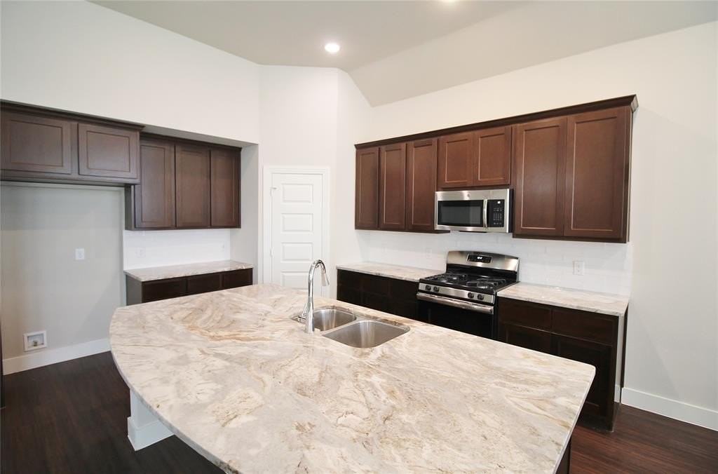 1665 Sheldon Dr - Photo 7 of 31
