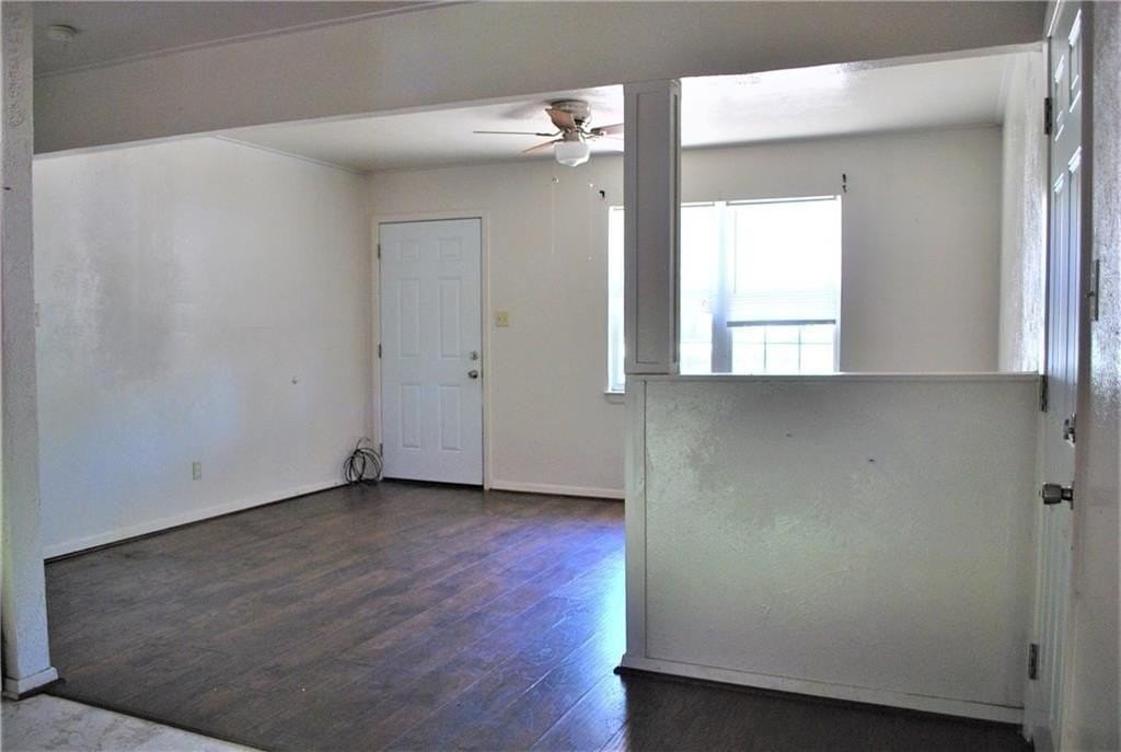 806 S 1st St - Photo 3 of 11