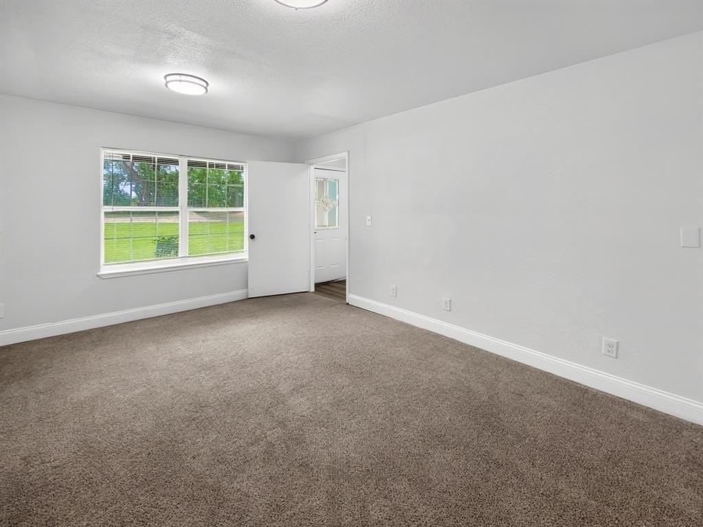529 Celtic Rd - Photo 3 of 18