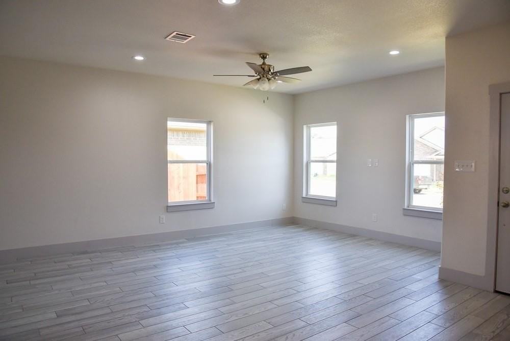912 Avagail Ave - Photo 3 of 14