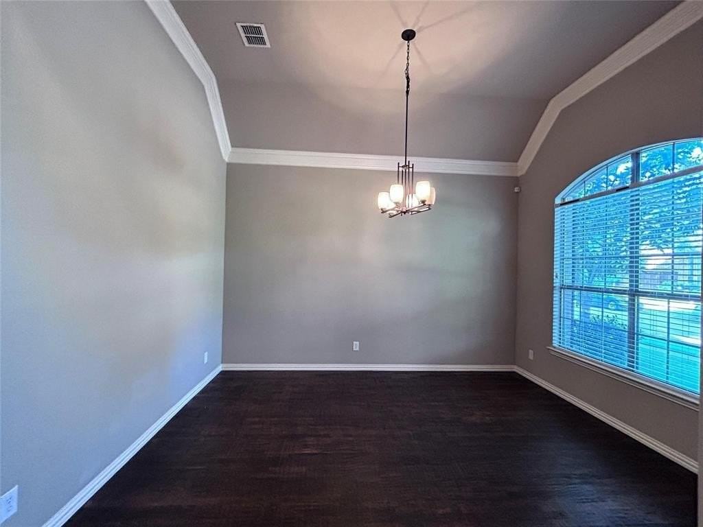 902 Panther Ln - Photo 5 of 34