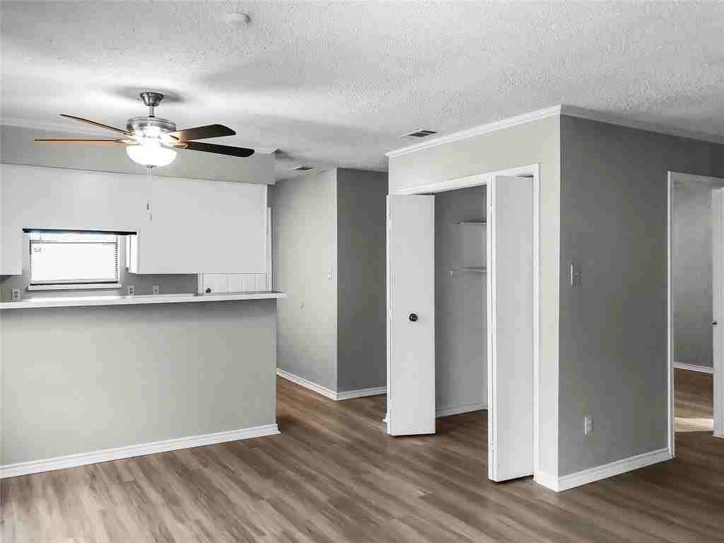 1114 Valley View Dr - Photo 3 of 13