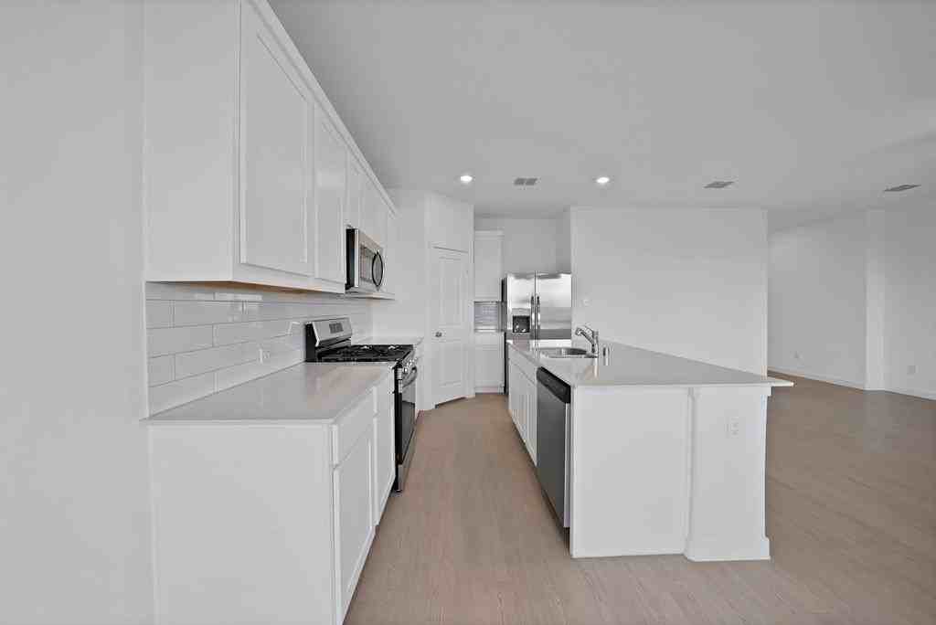 1220 Brazil St - Photo 7 of 25