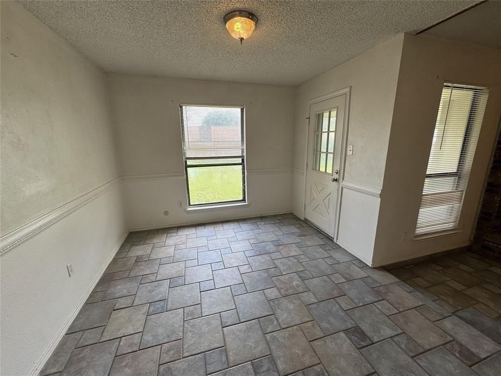 2122 Rainwood Ct - Photo 3 of 12