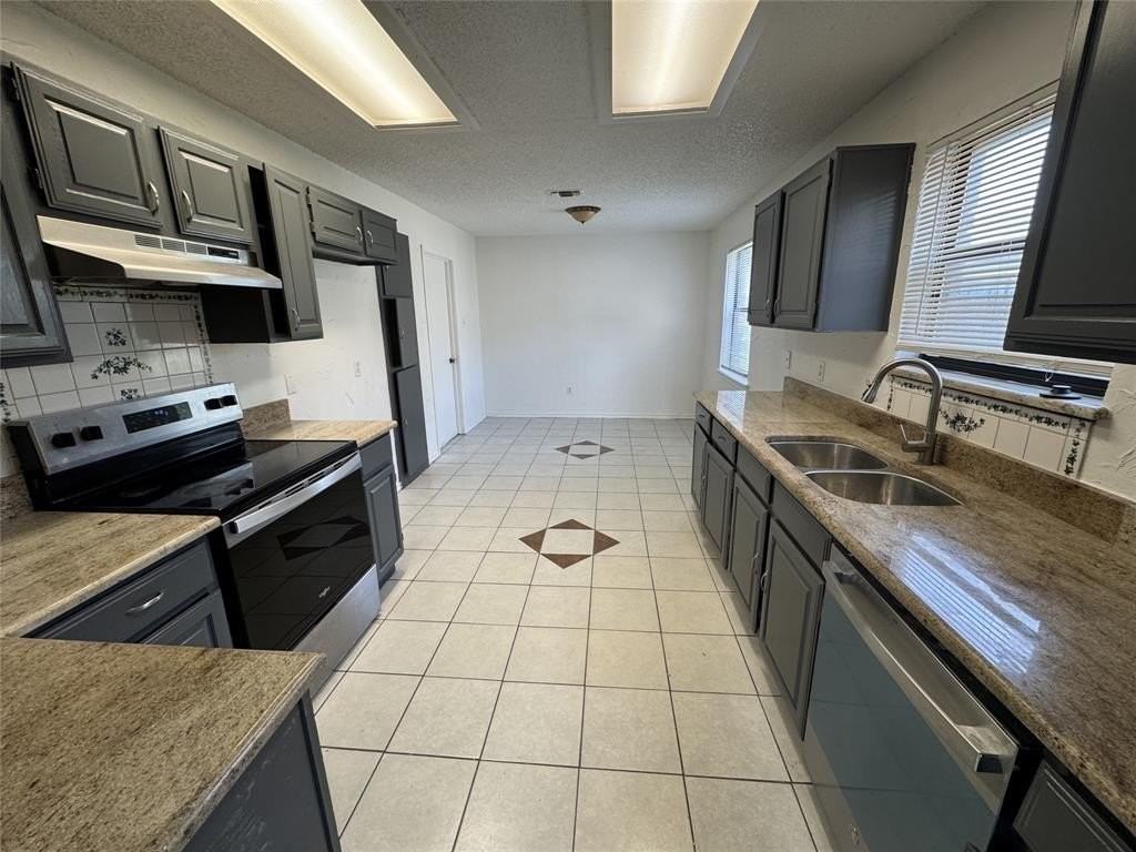2122 Rainwood Ct - Photo 4 of 12