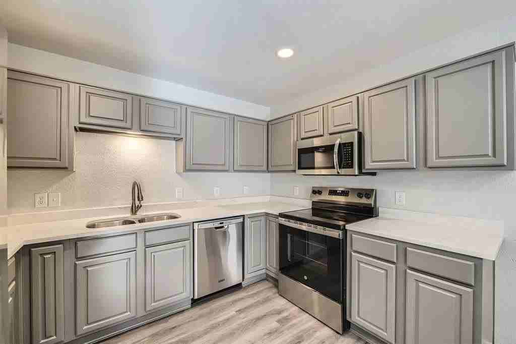 10248 Westward Dr - Photo 3 of 13