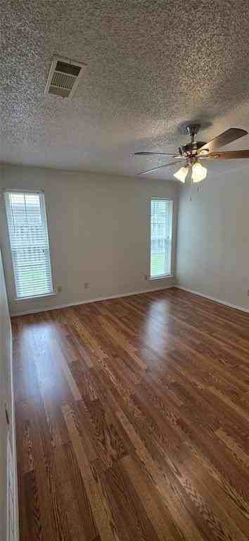1921 Felix Dr - Photo 5 of 39