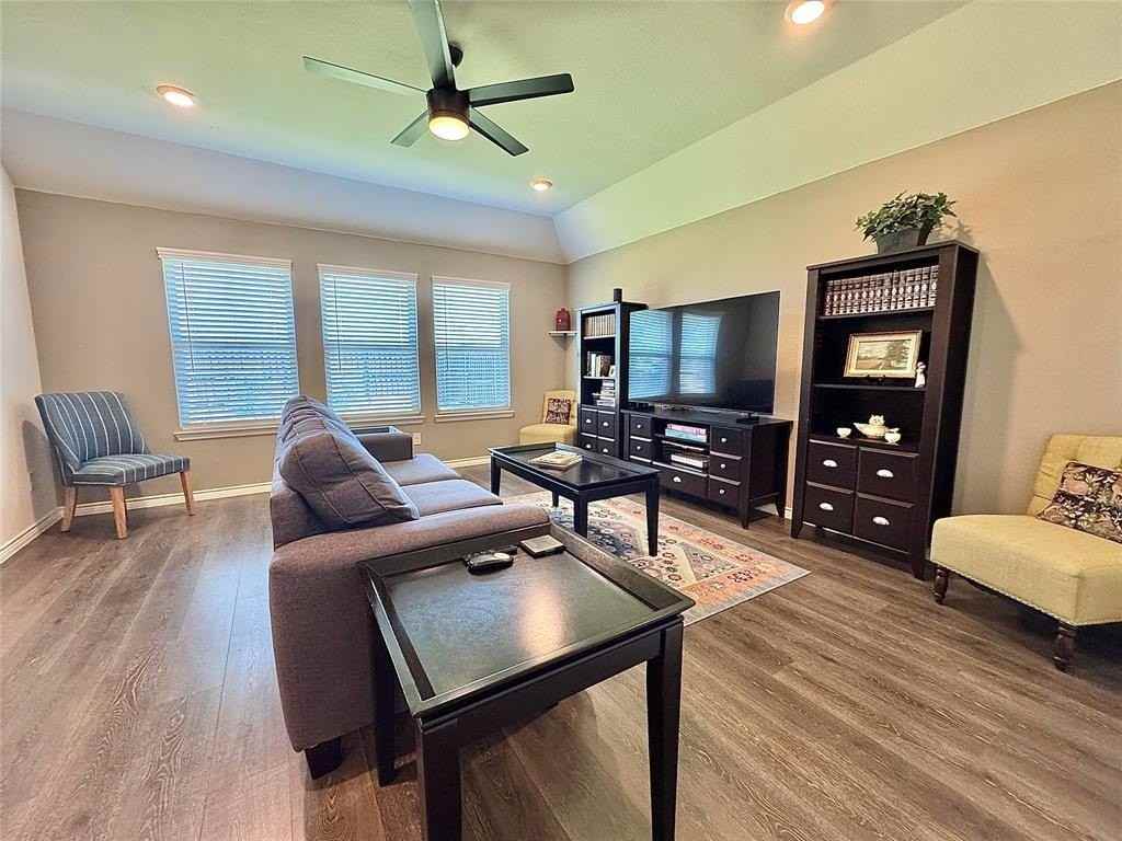 2369 Rosaline Dr - Photo 7 of 19