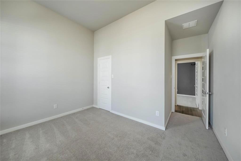 1113 Sheldon Dr - Photo 5 of 35