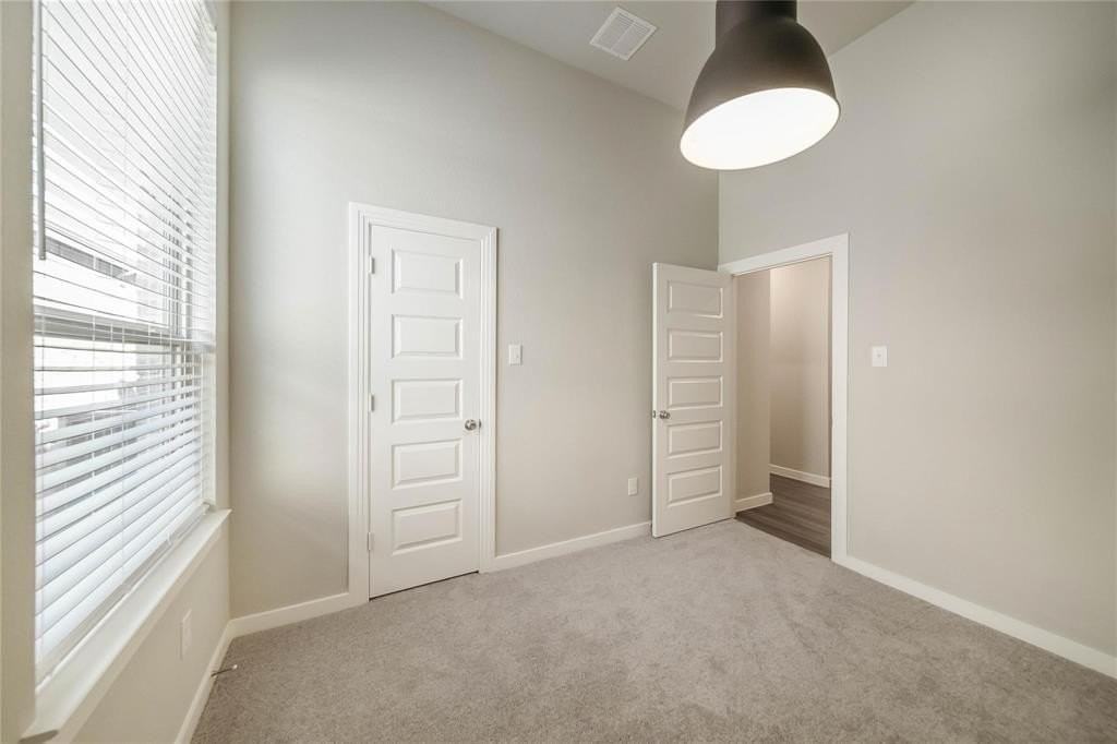 1113 Sheldon Dr - Photo 7 of 35