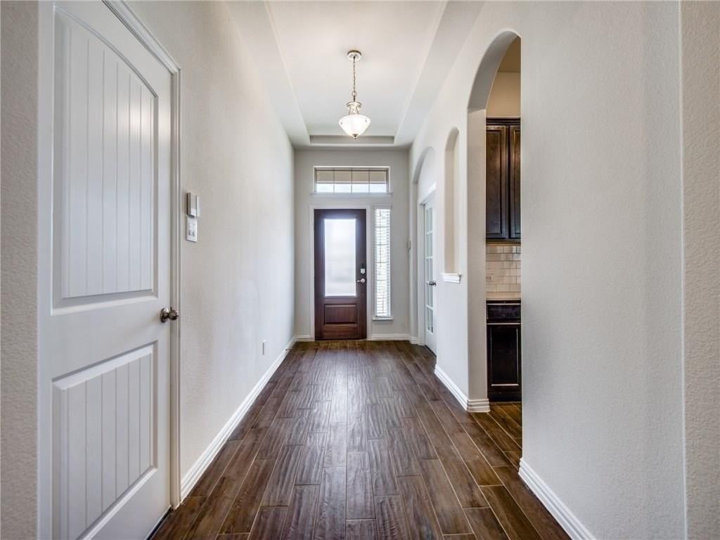 2727 Salt Creek Way - Photo 2 of 10