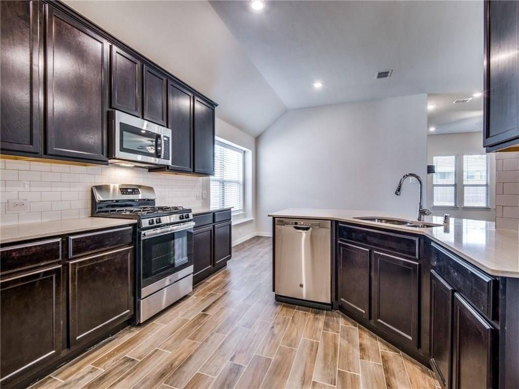 2727 Salt Creek Way - Photo 3 of 10
