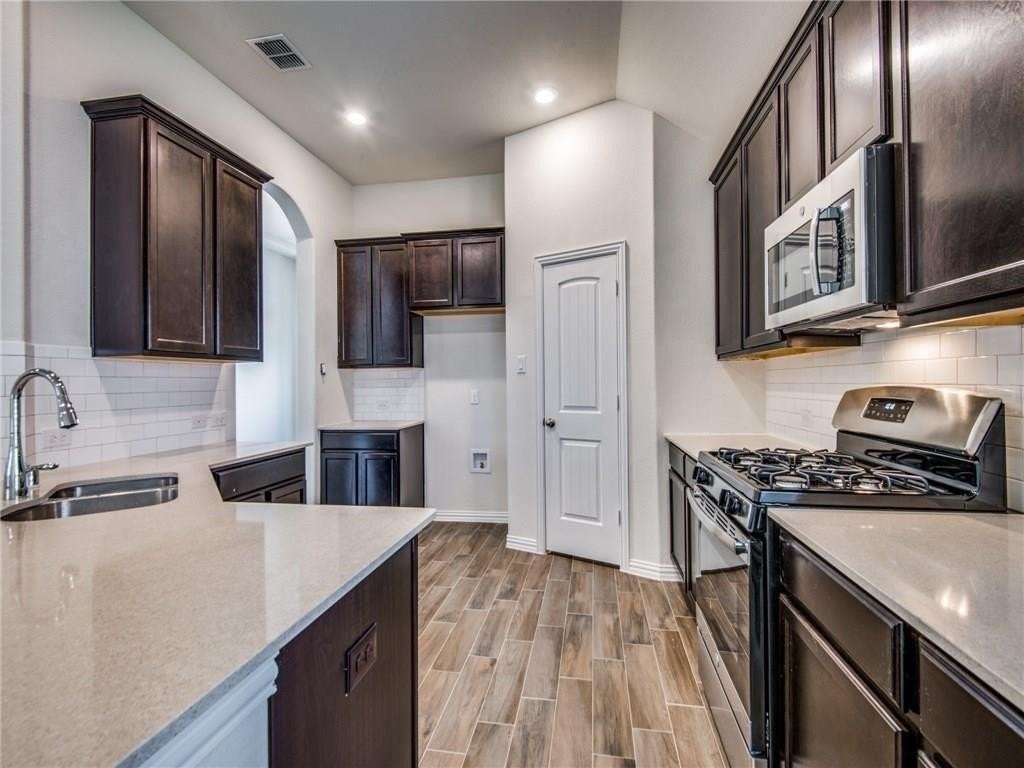 2727 Salt Creek Way - Photo 4 of 10