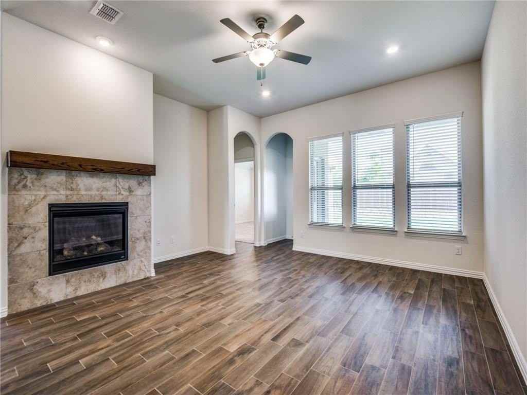 2727 Salt Creek Way - Photo 6 of 10
