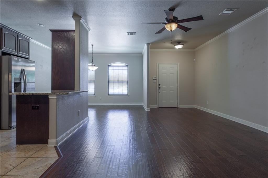 1805 Desoto Dr - Photo 3 of 26