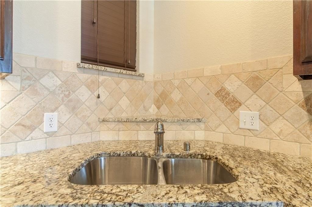 1805 Desoto Dr - Photo 7 of 26