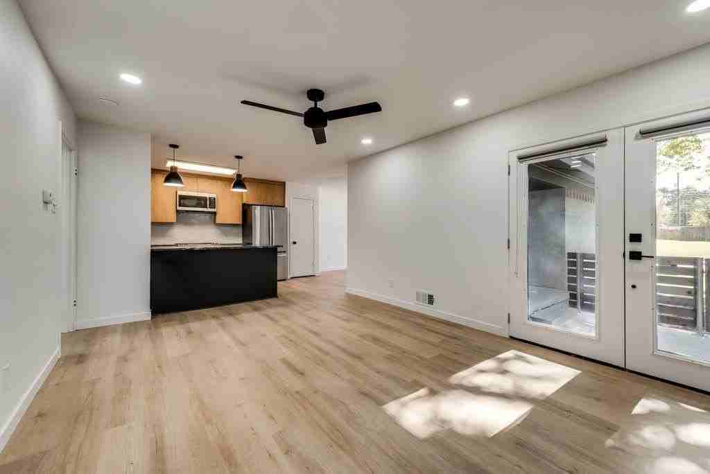 7528 Brentcove Cir - Photo 4 of 22
