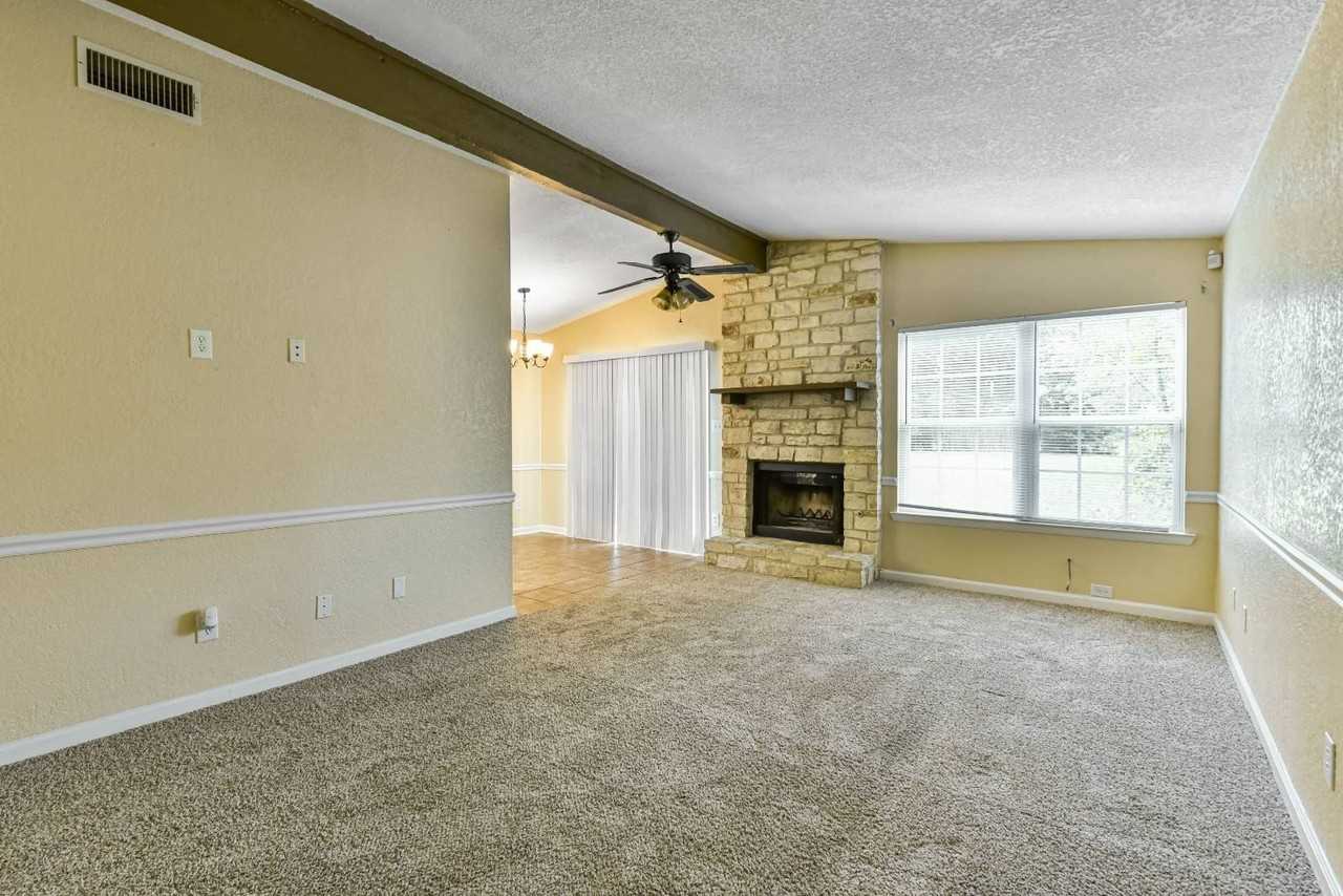 1149 Royal Crest Dr - Photo 3 of 9