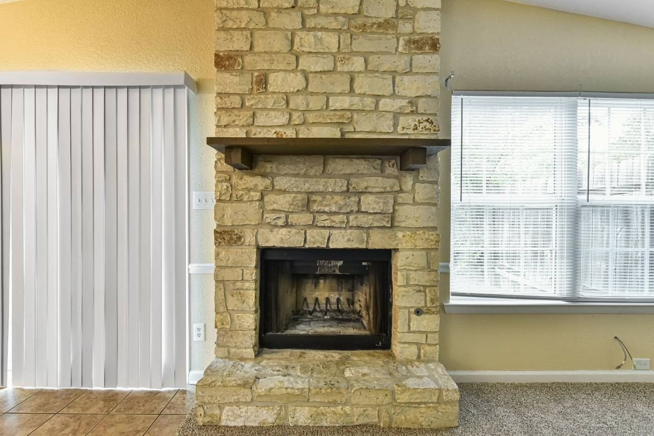 1149 Royal Crest Dr - Photo 4 of 9