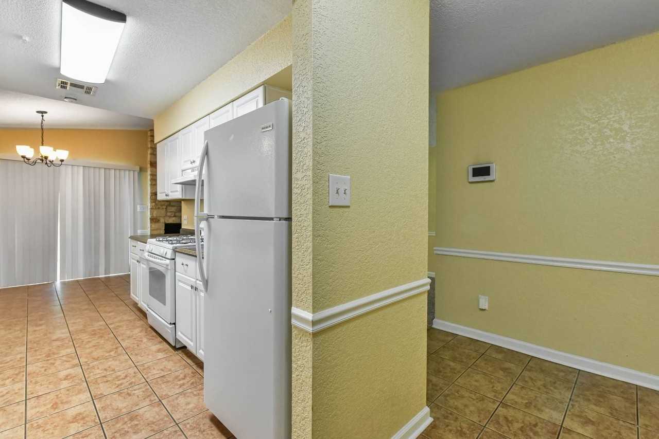 1149 Royal Crest Dr - Photo 5 of 9