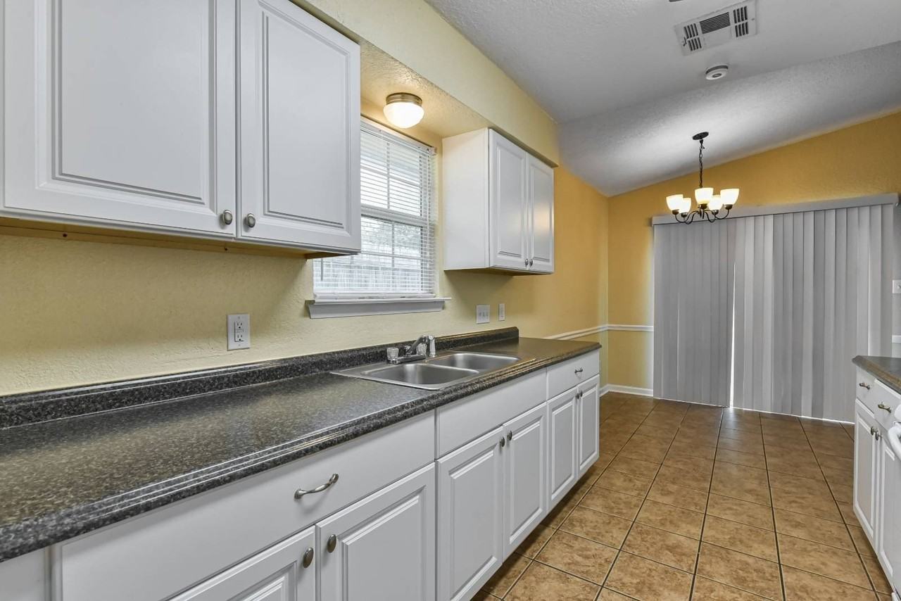1149 Royal Crest Dr - Photo 7 of 9