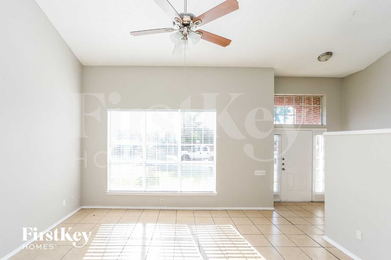 5320 Faireast Ct - Photo 4 of 19