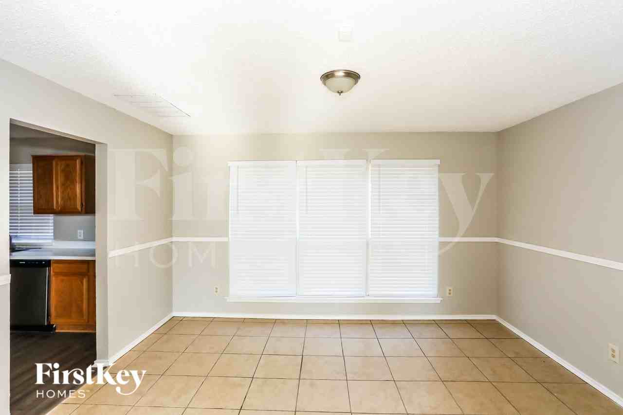 5320 Faireast Ct - Photo 5 of 19