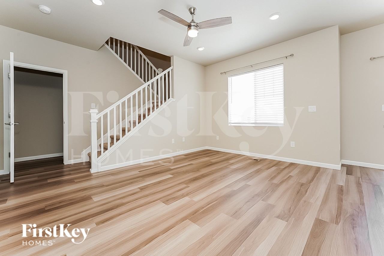 1902 Villageview Ln - Photo 3 of 18