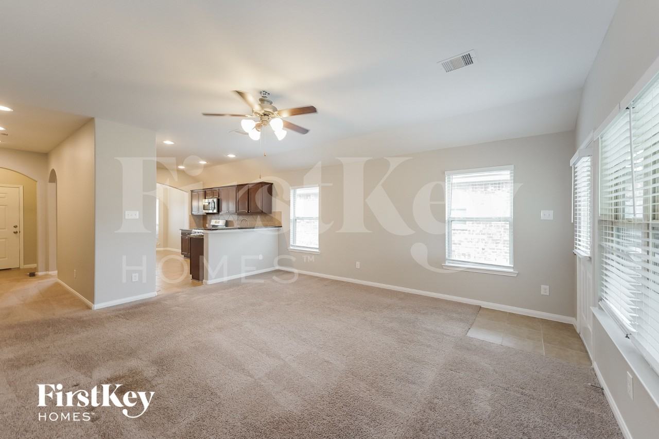 134 Piney Pathway - Photo 4 of 18