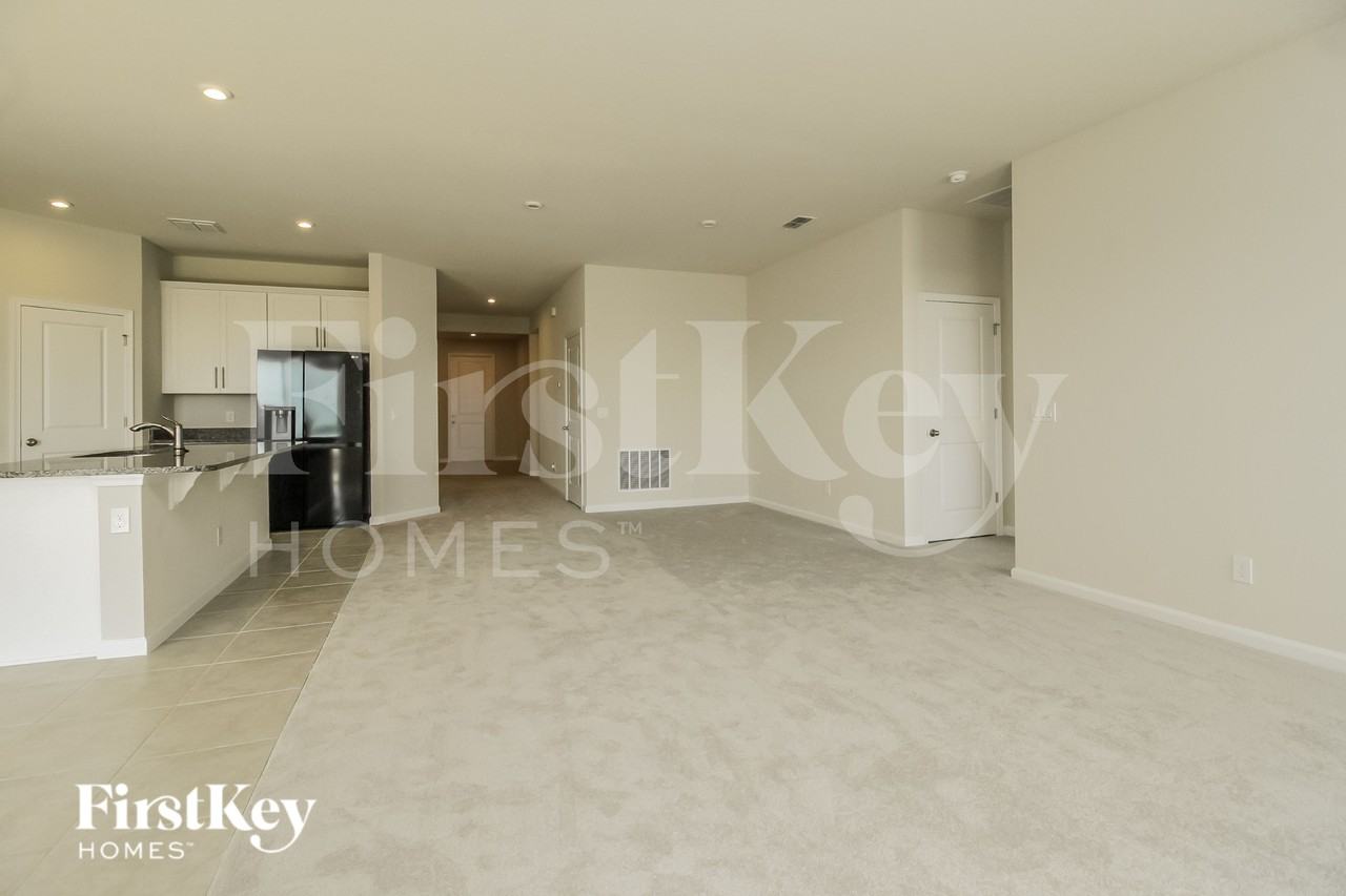 3058 Hill Point St - Photo 4 of 19