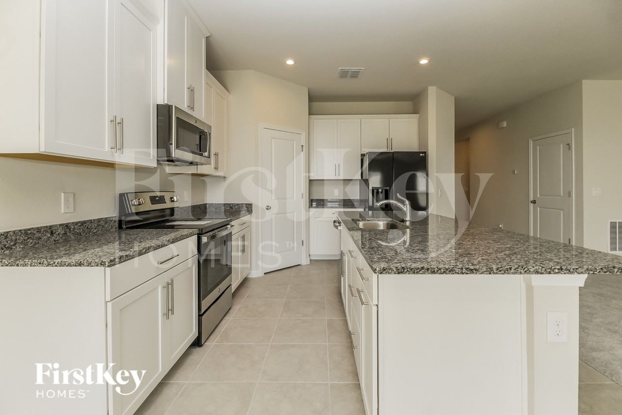 3058 Hill Point St - Photo 7 of 19