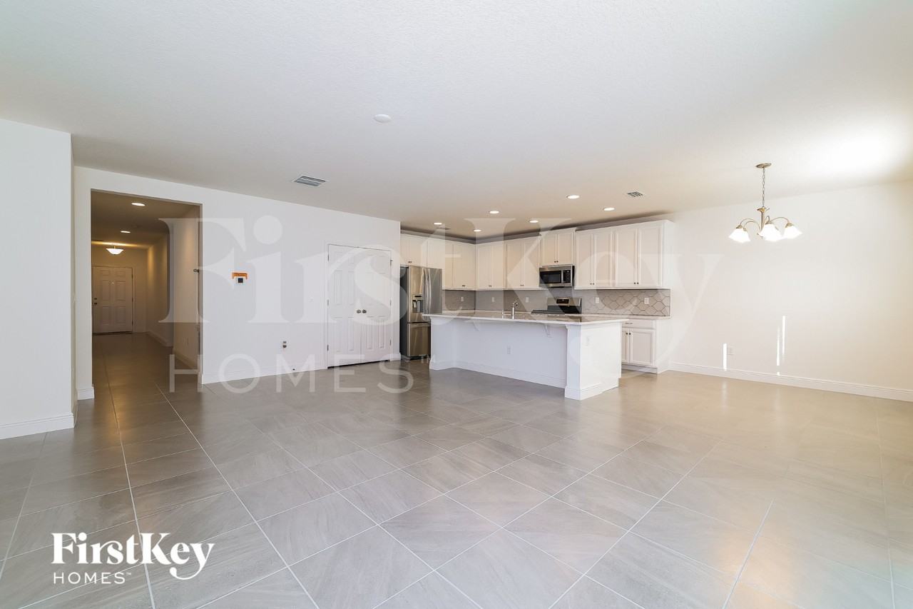 1100 Cavender Creek Rd - Photo 3 of 16