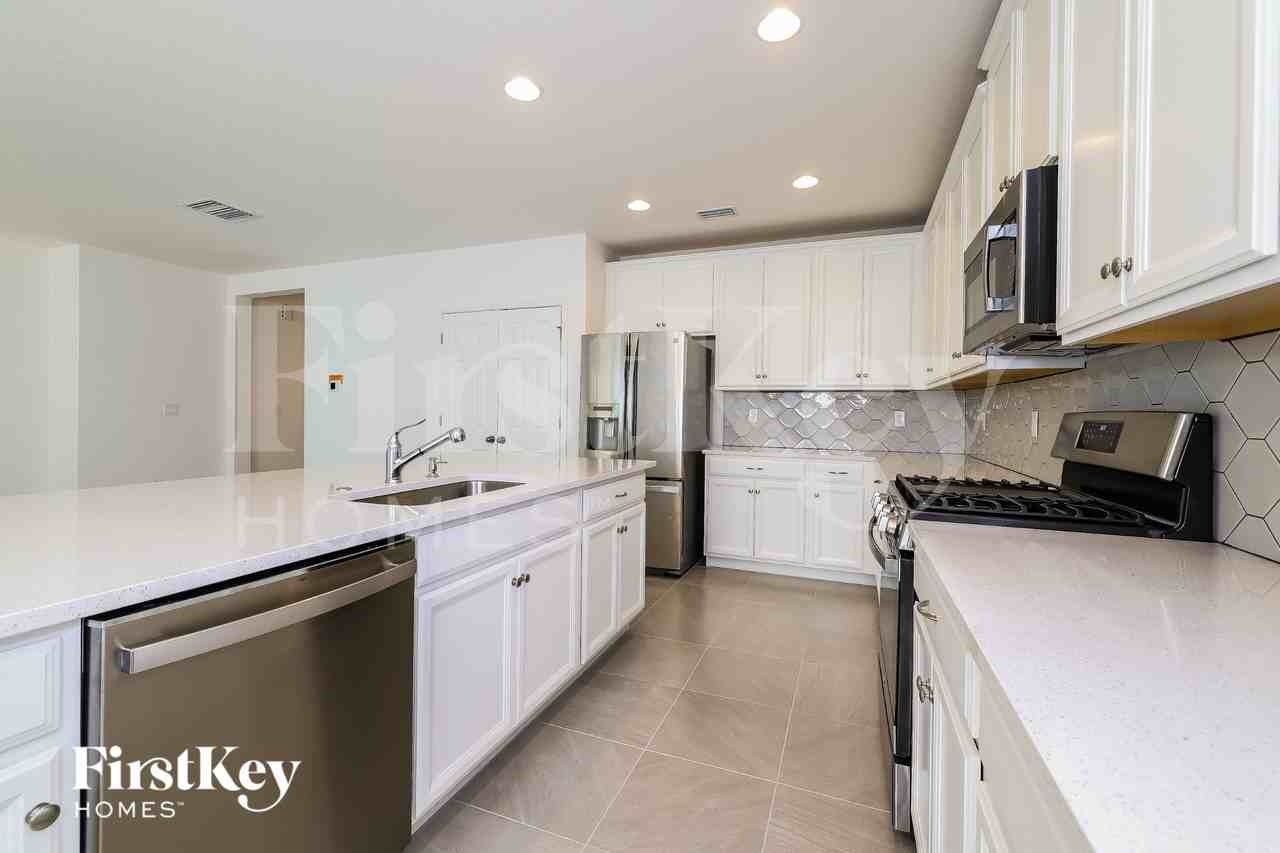 1100 Cavender Creek Rd - Photo 4 of 16