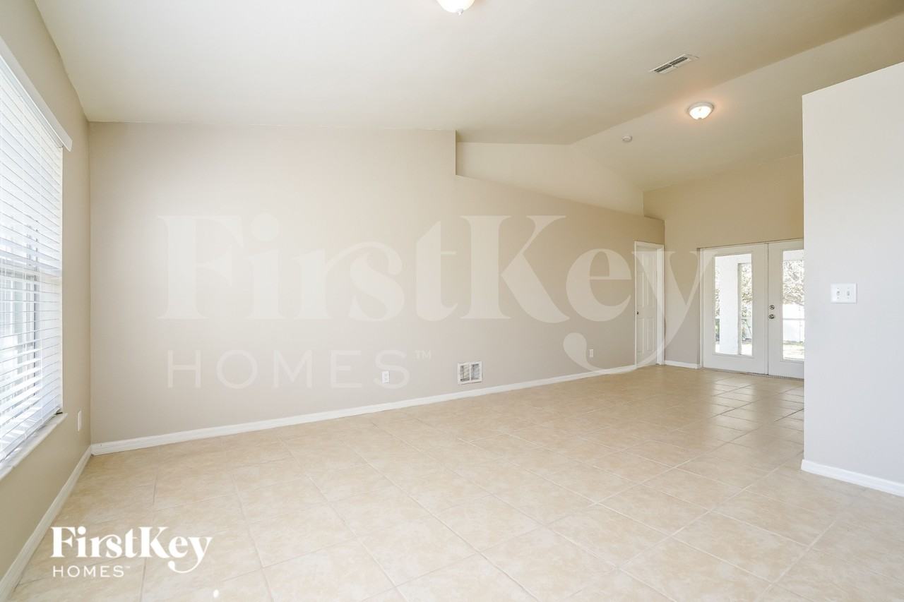 1828 Sw 3rd Pl - Photo 2 of 19