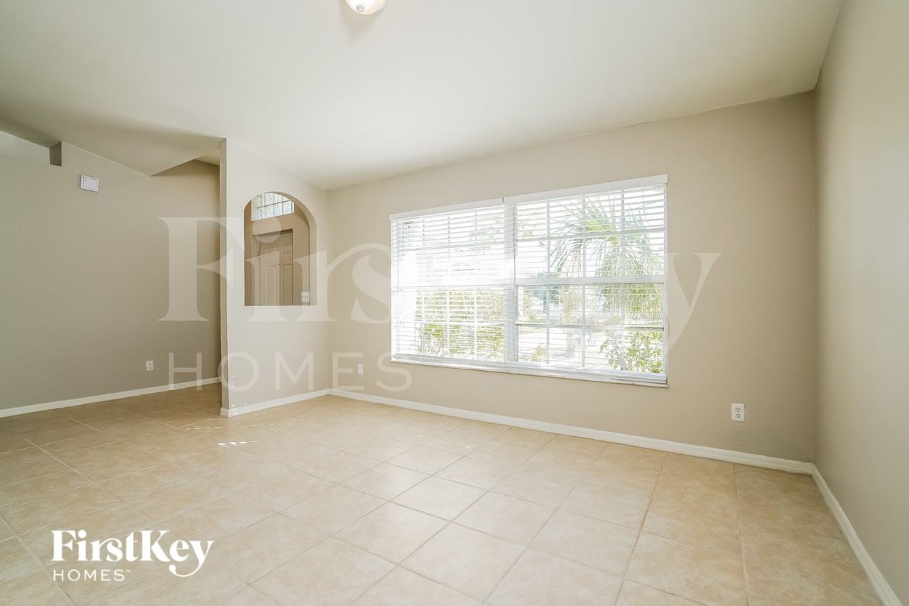 1828 Sw 3rd Pl - Photo 3 of 19