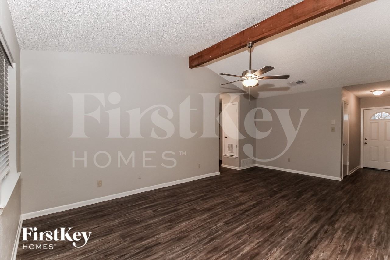202 Carolyn Dr - Photo 5 of 19
