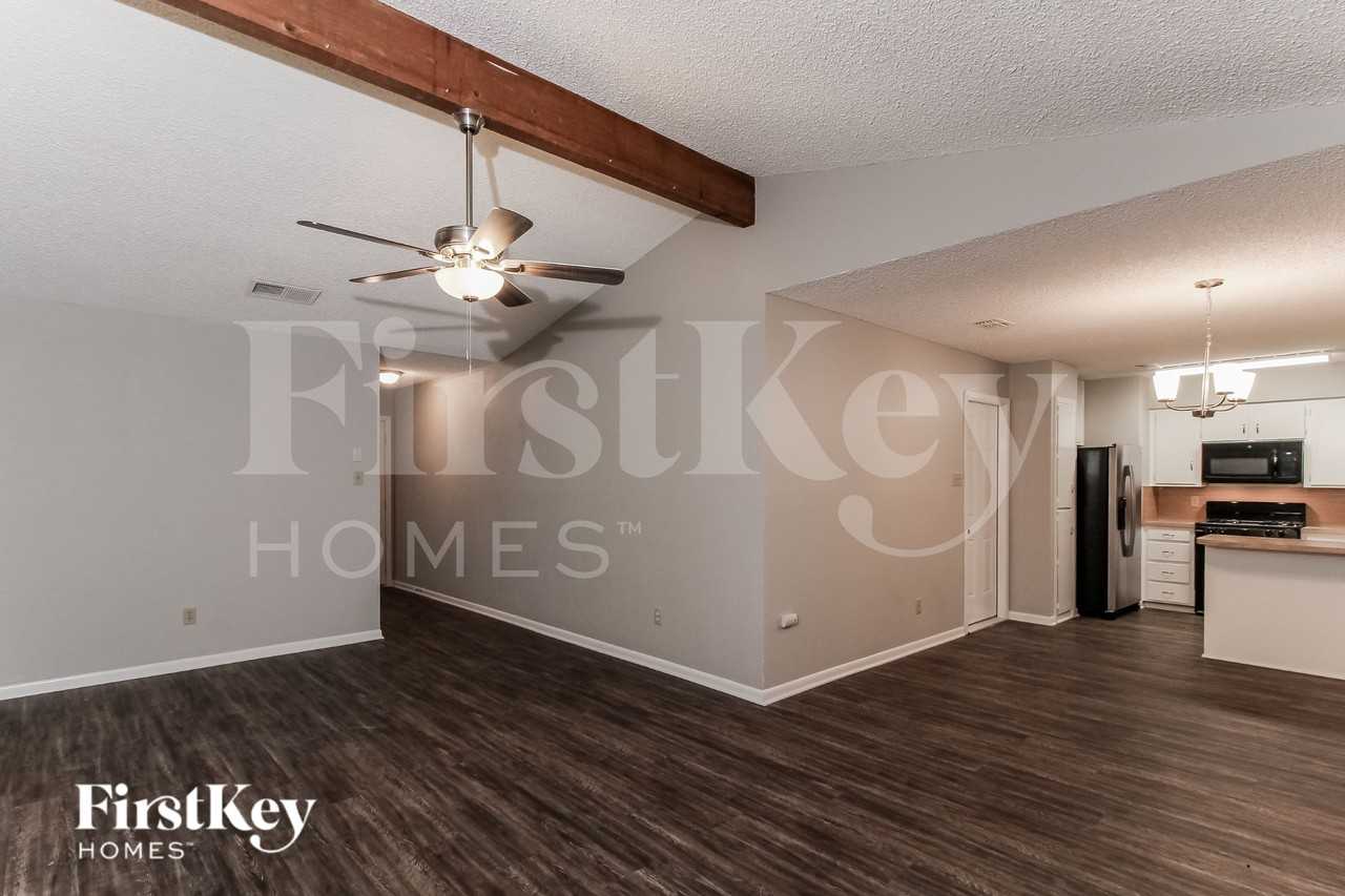 202 Carolyn Dr - Photo 6 of 19