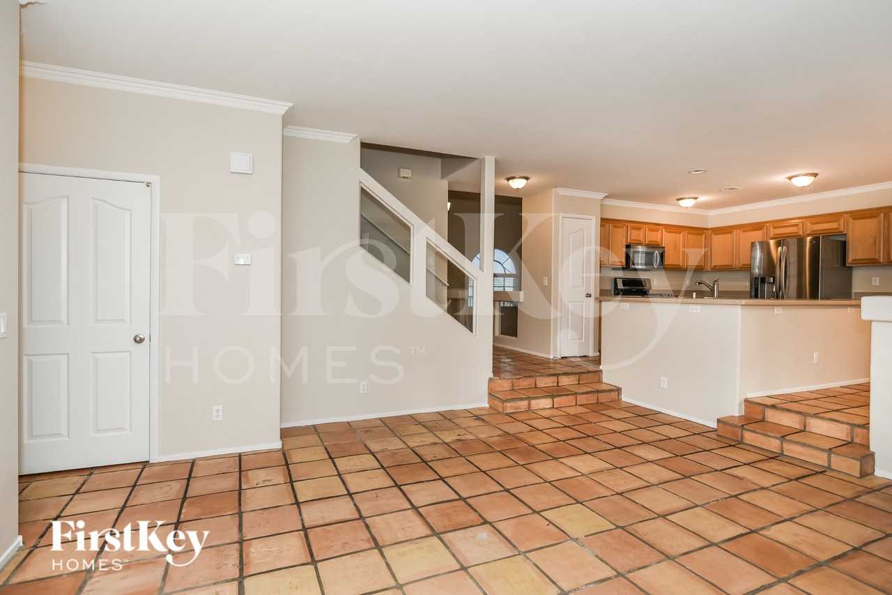 10211 Eden Falls Ln - Photo 2 of 18