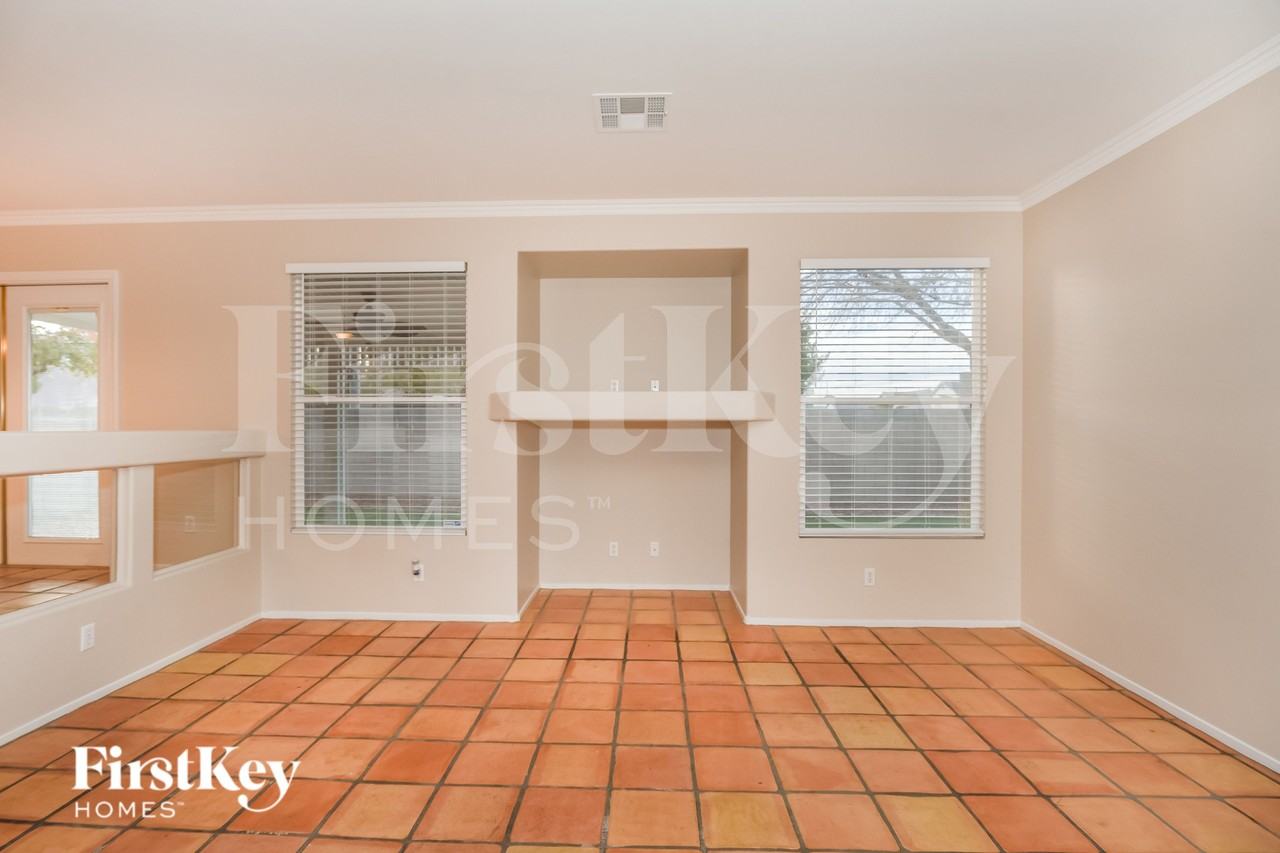 10211 Eden Falls Ln - Photo 3 of 18