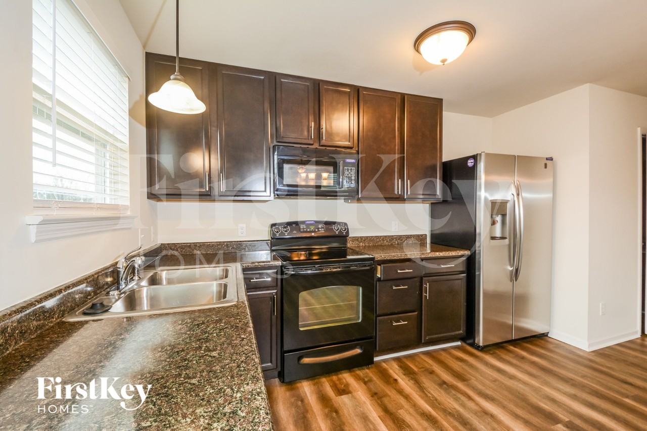 104 Shire Dr - Photo 5 of 15