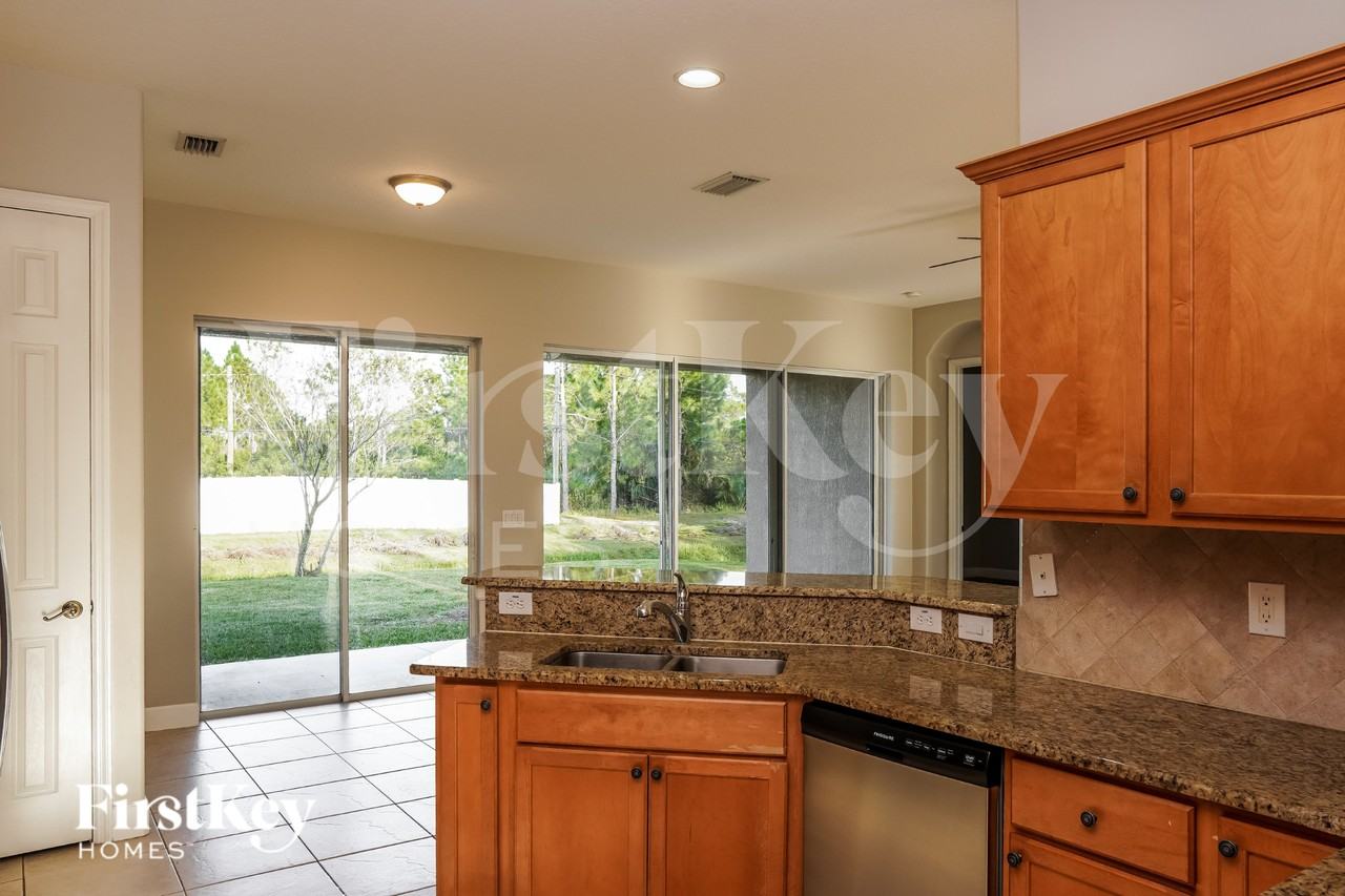 2655 Palomar Ave Se - Photo 6 of 15